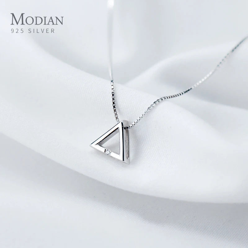 Collar con colgante mini de triángulo geométrico de diseño simple de Modian para mujer en plata de ley 925, joyería fina de estilo japonés.
