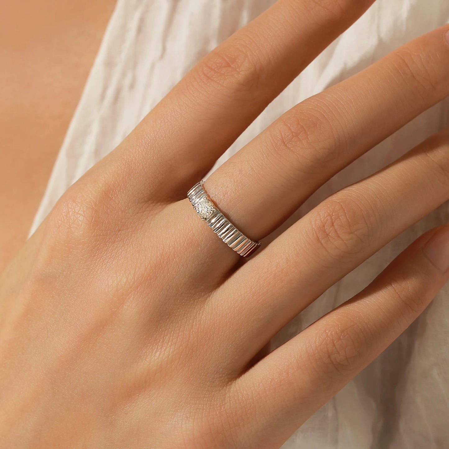 Anillo de moissanita MODIAN de color D en plata de ley 925, moderno, ancho, eterno, apilable, para mujer, joyería fina unisex.