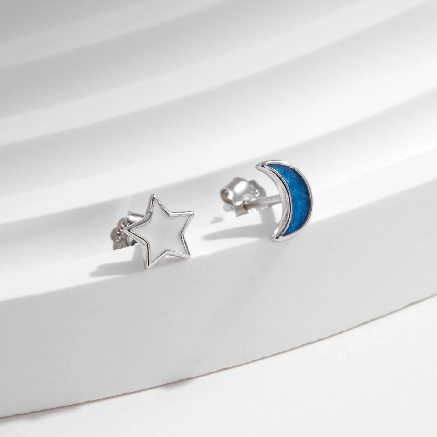 Pendientes MODIAN de plata de ley 925 con diseño de luna y estrella asimétricos, delicados y bonitos, con esmalte azul, para mujer, joyería fina
