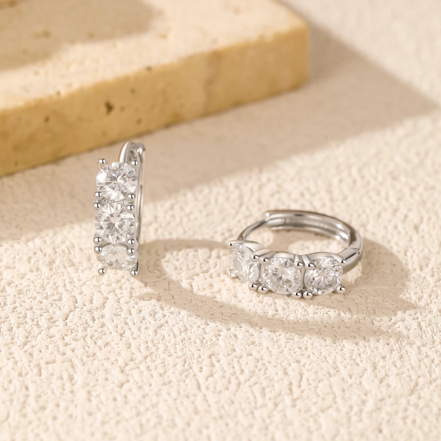 Pendientes de aro MODIAN D Color Moissanite Classic Ear Buckle Plata de ley 925 Modernos y Apilables para Mujer, Joyería Fina