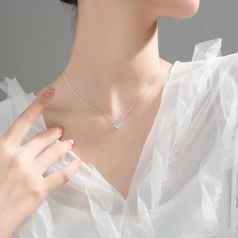 Collar Modian de plata y oro con colgante de hoja de arce diminuta, de lujo, en plata de ley 925, joyería de moda para mujer.