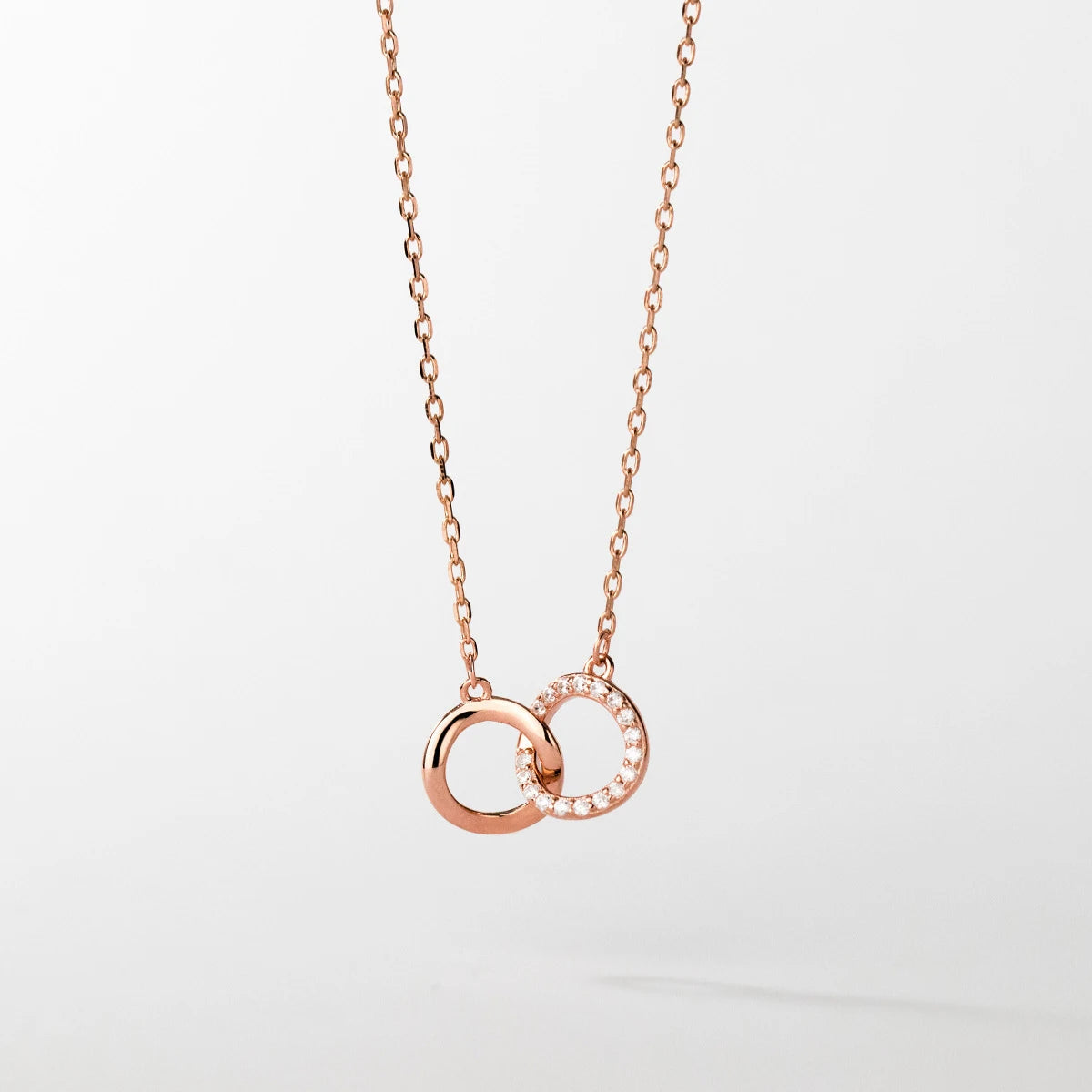 Colgante Modian Simple Vintage de circonita cúbica transparente con forma geométrica redonda entrelazada en plata de ley 925 para mujer, cadena de eslabones, collar, joyería fina