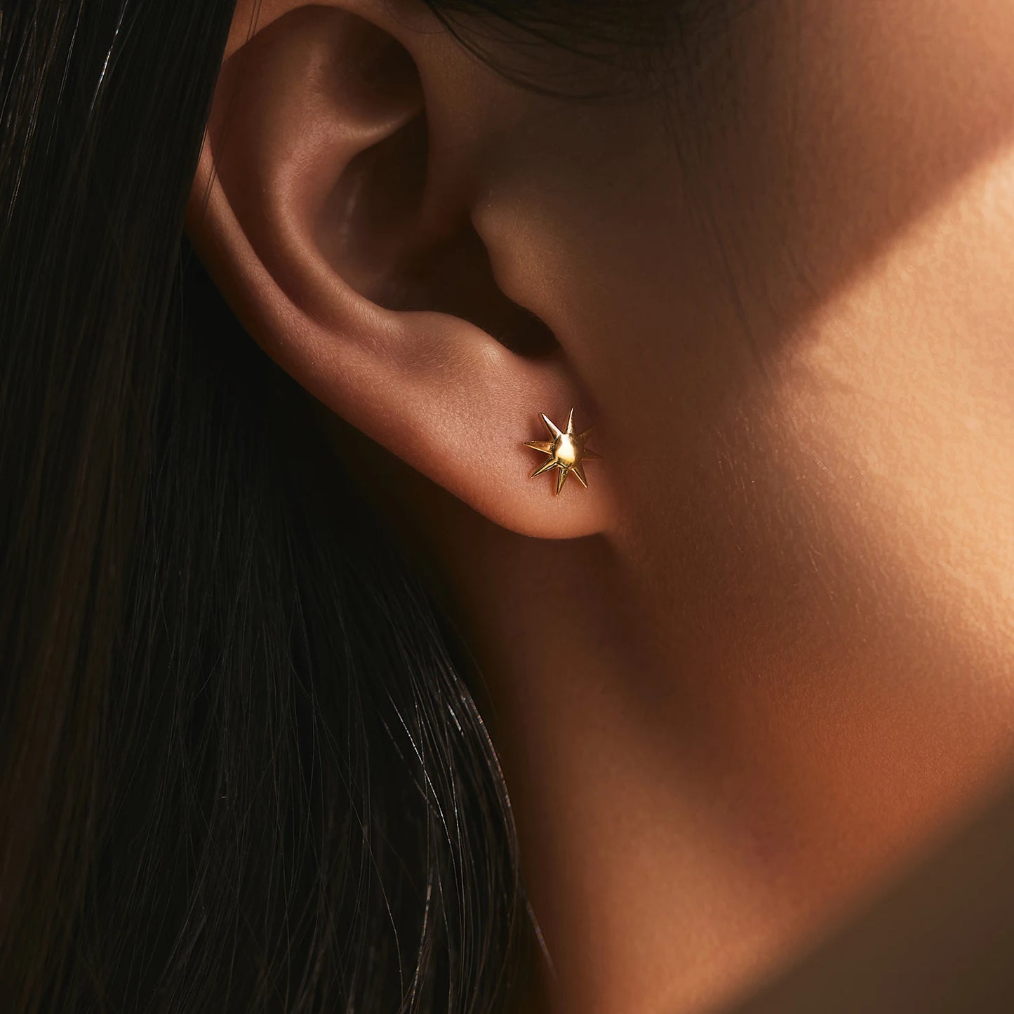 Pendientes MODIAN de plata de ley 925 con diseño de sol, color dorado, unisex, para hombre y mujer, joyería fina