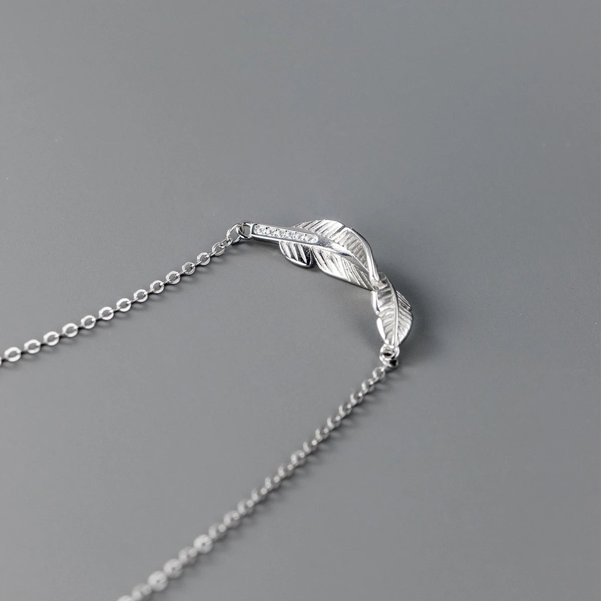 Collar con colgante geométrico de hoja de la suerte chapado en platino de Modian, cadena de eslabones de moda para mujer, ideal para el Día de San Valentín.