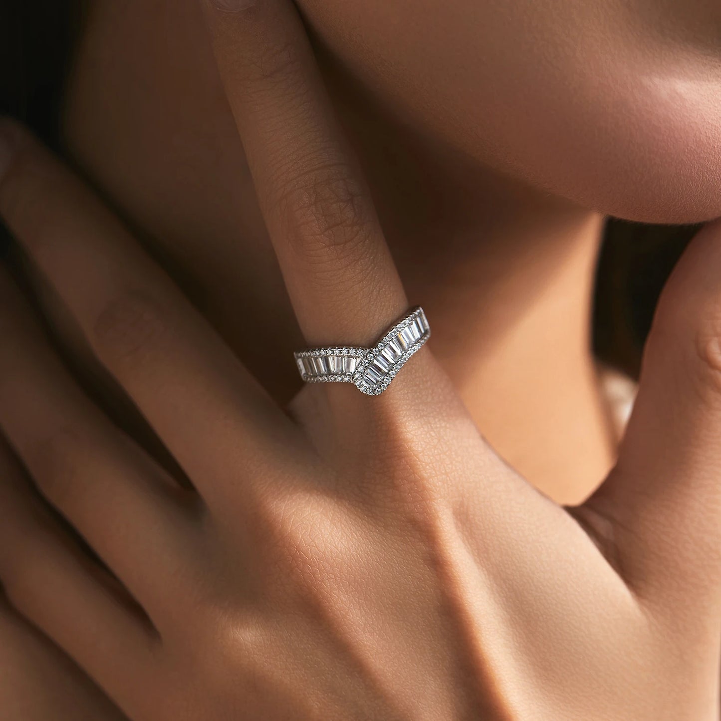 Anillo de eternidad MODIAN de plata de ley 925 con engaste de flecha brillante y circonita cúbica para mujer, joyería de compromiso y boda.