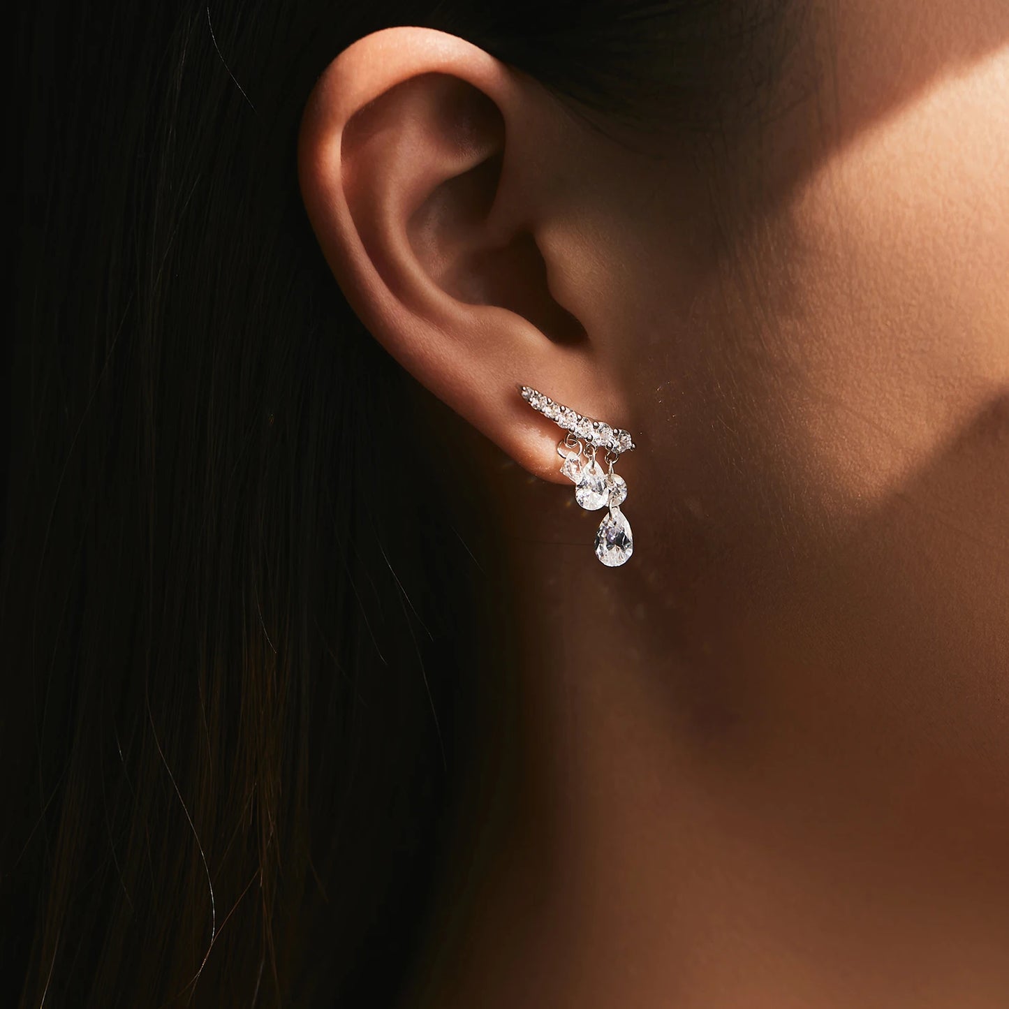 Pendientes MODIAN de plata de ley 925 con circonita cúbica brillante y diseño geométrico en forma de gota para mujer, joyería fina para bodas y compromisos.