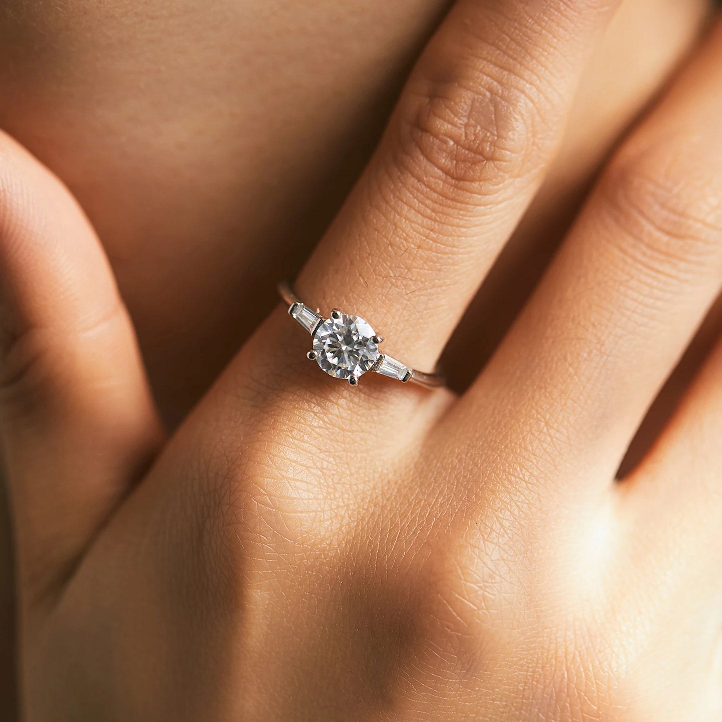 Anillo de moissanita redonda MODIAN de 1,0 quilates con diamante de laboratorio de color D, clásico, de plata de ley 925, para boda, compromiso, joyería para mujer