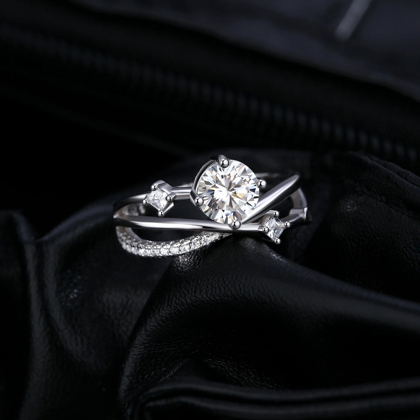 Anillo deslumbrante de moissanita MODIAN de 1 quilates con claridad VVS1 en plata de ley 925 con líneas multicapa para mujer, joyería de boda, regalos.