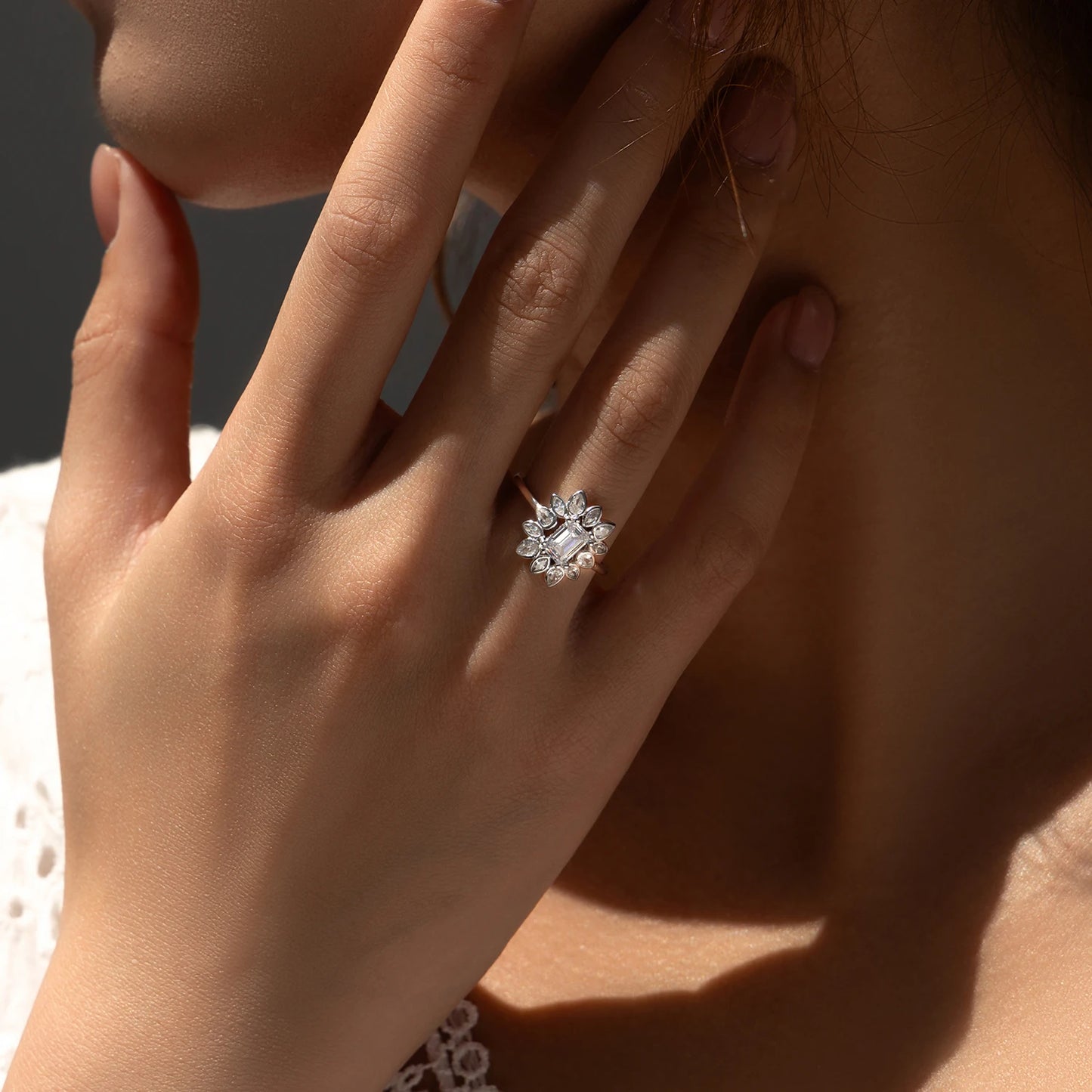 Anillo de cóctel de lujo MODIAN de plata de ley 925 con flores y circonitas brillantes para mujer, joyería fina para boda y compromiso.