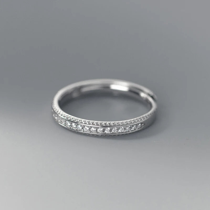 Anillo Modian de plata de ley 925 con diseño clásico esmerilado para parejas, ideal como regalo de boda o compromiso.