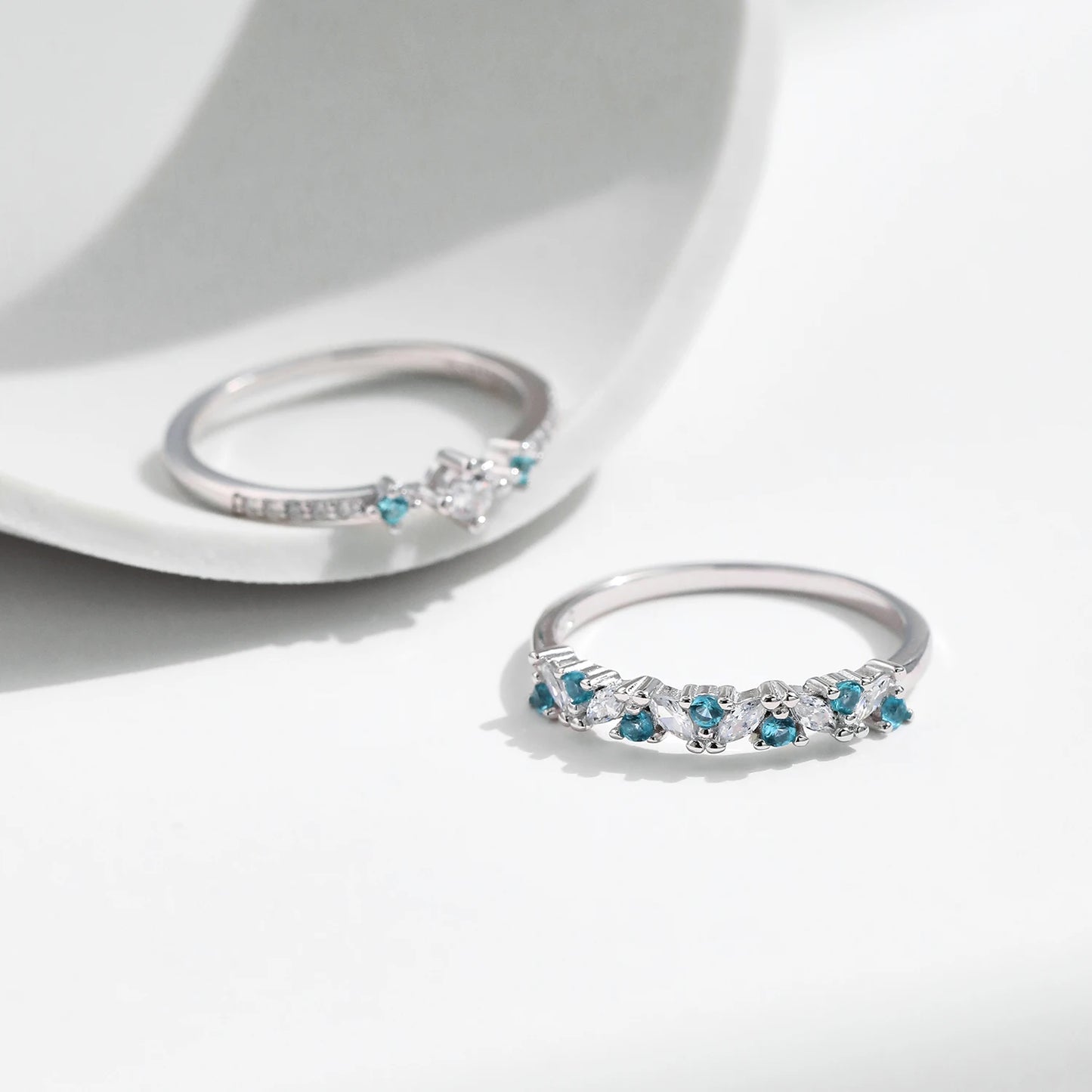 Anillo MODIAN de plata de ley 925 con circonita cúbica color Paraiba, apilable, color verde menta, para mujer, joyería fina