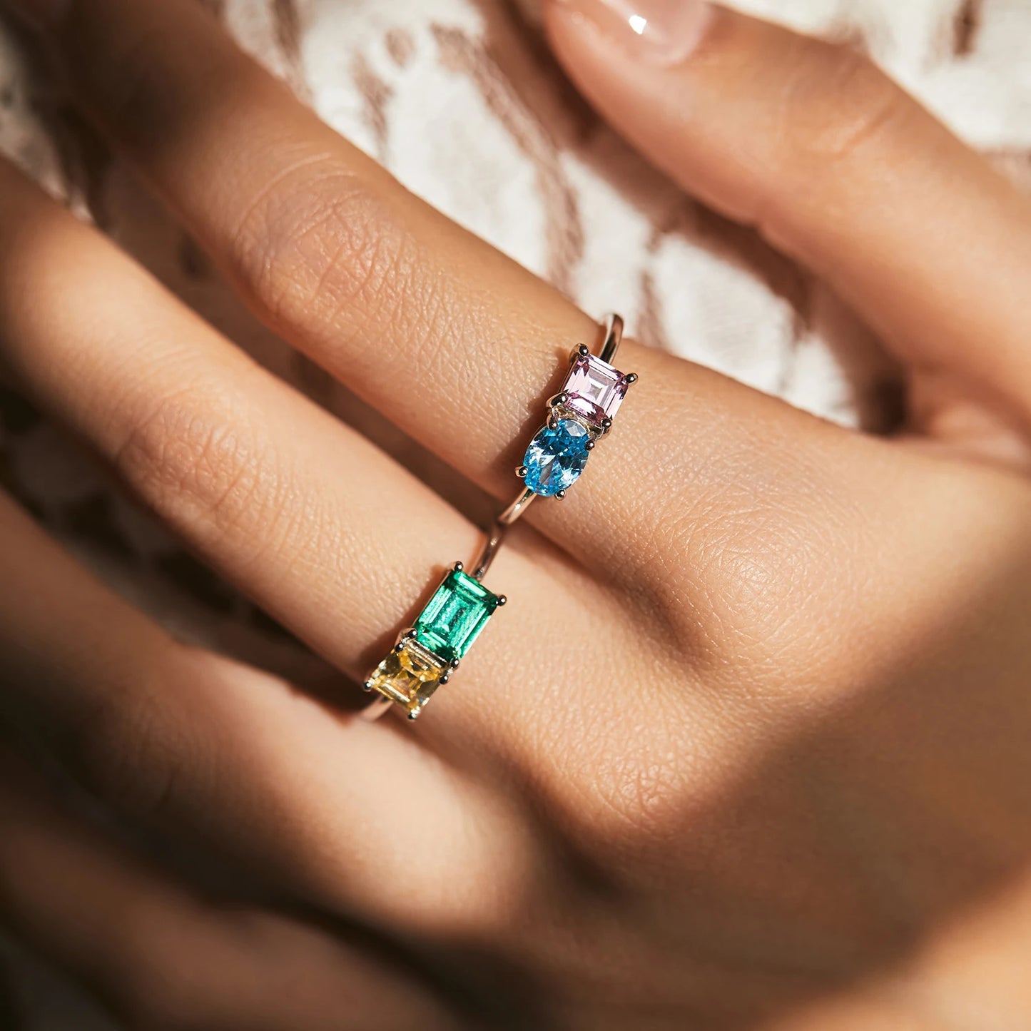 Anillo apilable MODIAN de plata de ley 925 con circonitas de colores y corte esmeralda. Joyería fina y brillante para mujer, regalo de San Valentín.