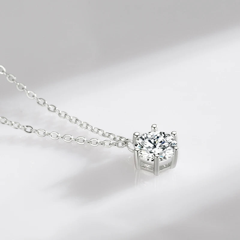 Collar Modian de plata de ley 925 con colgante de circonitas redondas brillantes de 1 quilate y diez corazones, joyería clásica de boda para mujeres.