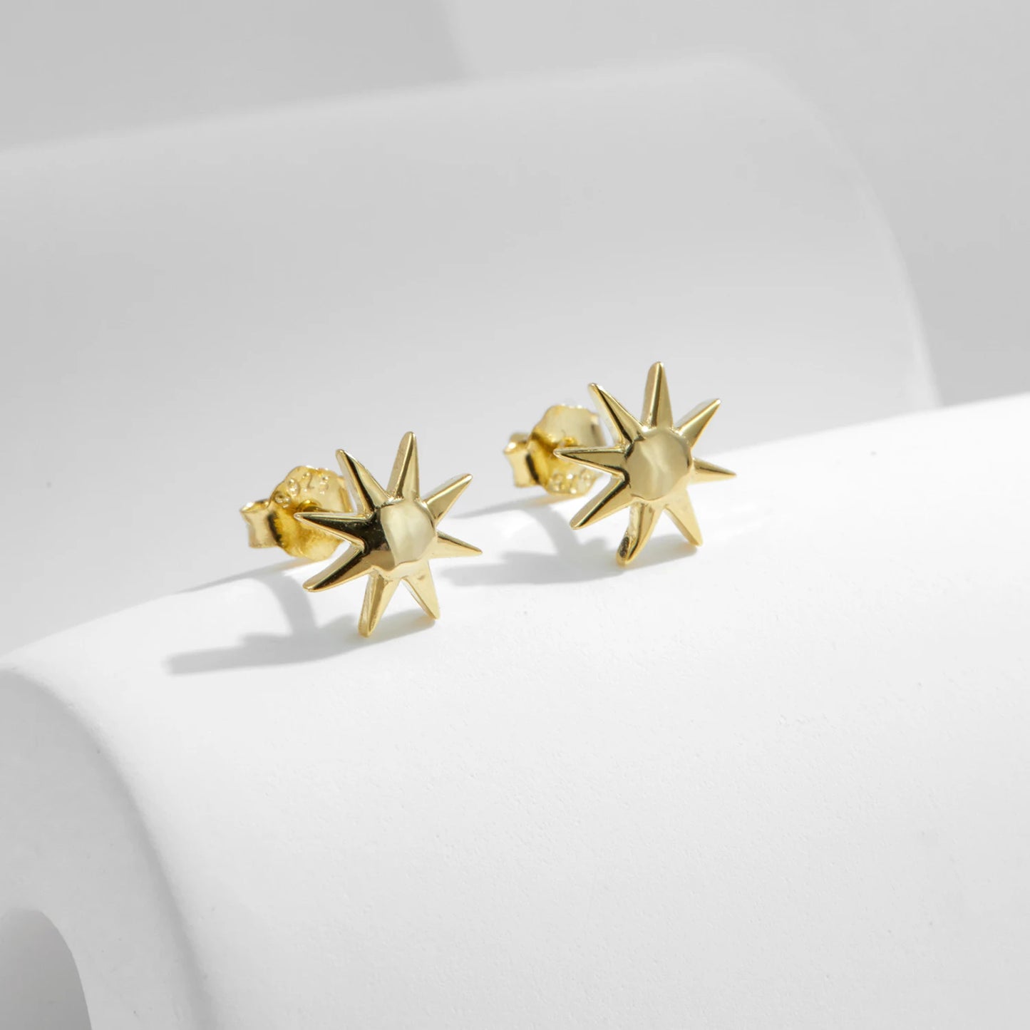 Pendientes MODIAN de plata de ley 925 con diseño de sol, color dorado, unisex, para hombre y mujer, joyería fina