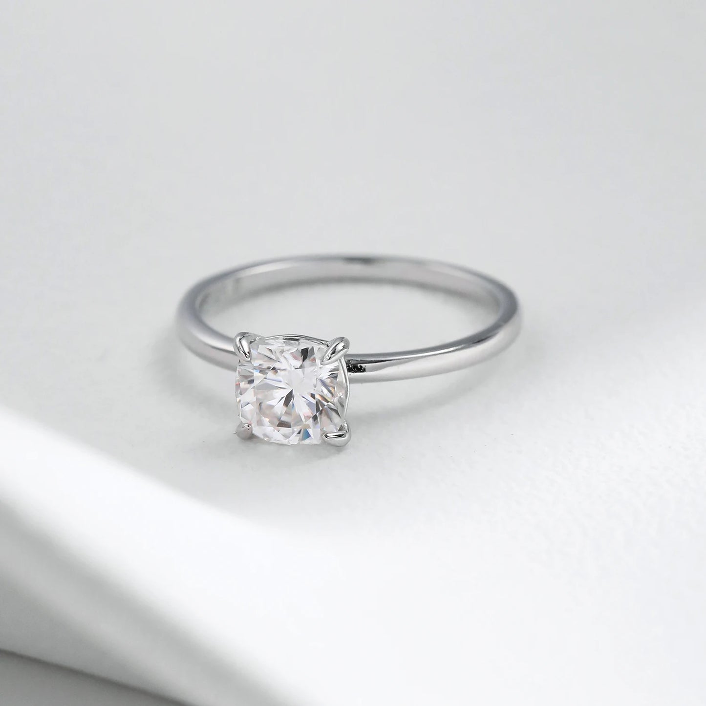 Anillo de moissanita MODIAN de 1 quilates, delicado anillo de diamantes de laboratorio de corte cojín cuadrado, plata de ley 925, joyería de boda para mujer