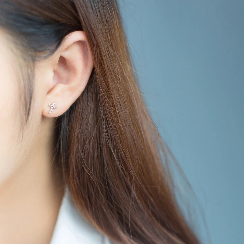 Pendientes pequeños con forma de cruz de Modian, circonita cúbica transparente, con forma de corazón, de amor y fe, de moda para mujer, brillantes, de plata de ley 925, joyería fina con dijes