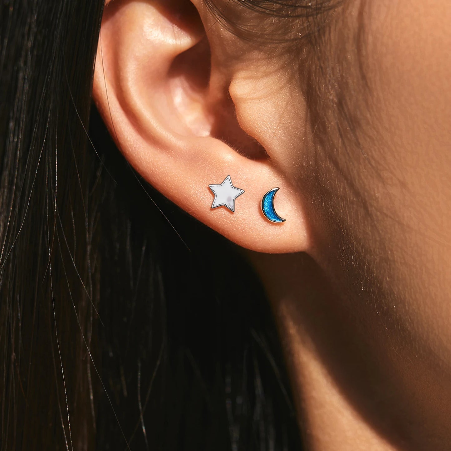Pendientes MODIAN de plata de ley 925 con diseño de luna y estrella asimétricos, delicados y bonitos, con esmalte azul, para mujer, joyería fina