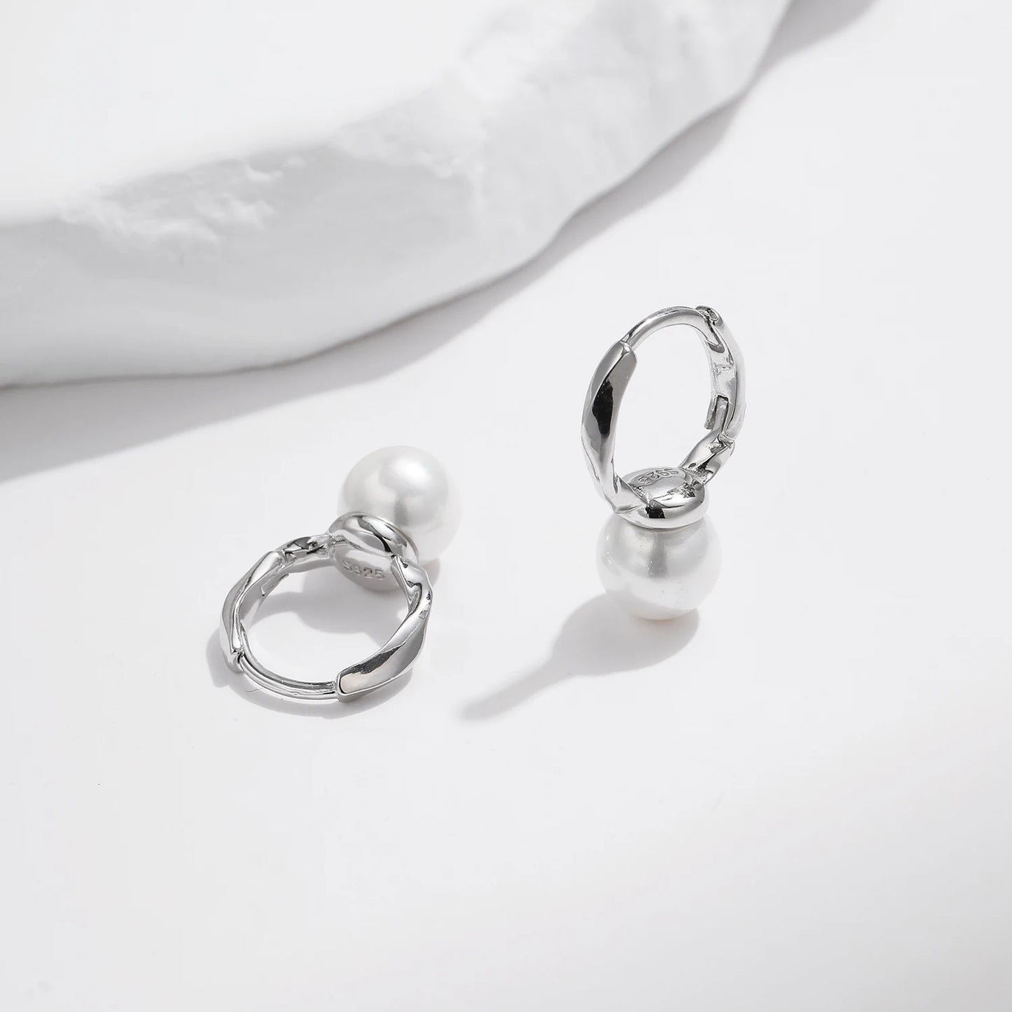 Pendientes de aro de plata de ley 925 MODIAN con elegantes perlas y conchas, con hebilla original para vacaciones, joyería para mujer