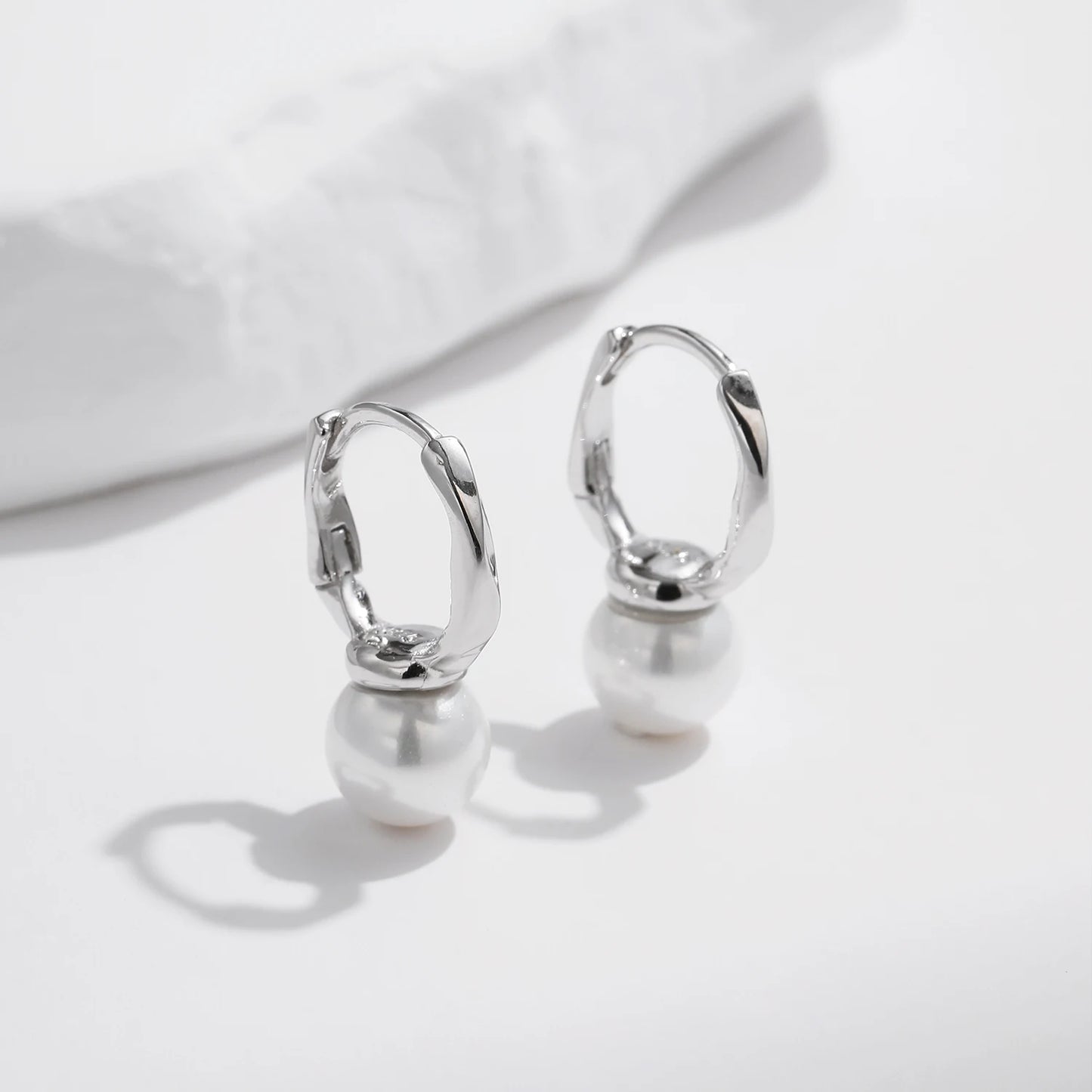 Pendientes de aro de plata de ley 925 MODIAN con elegantes perlas y conchas, con hebilla original para vacaciones, joyería para mujer