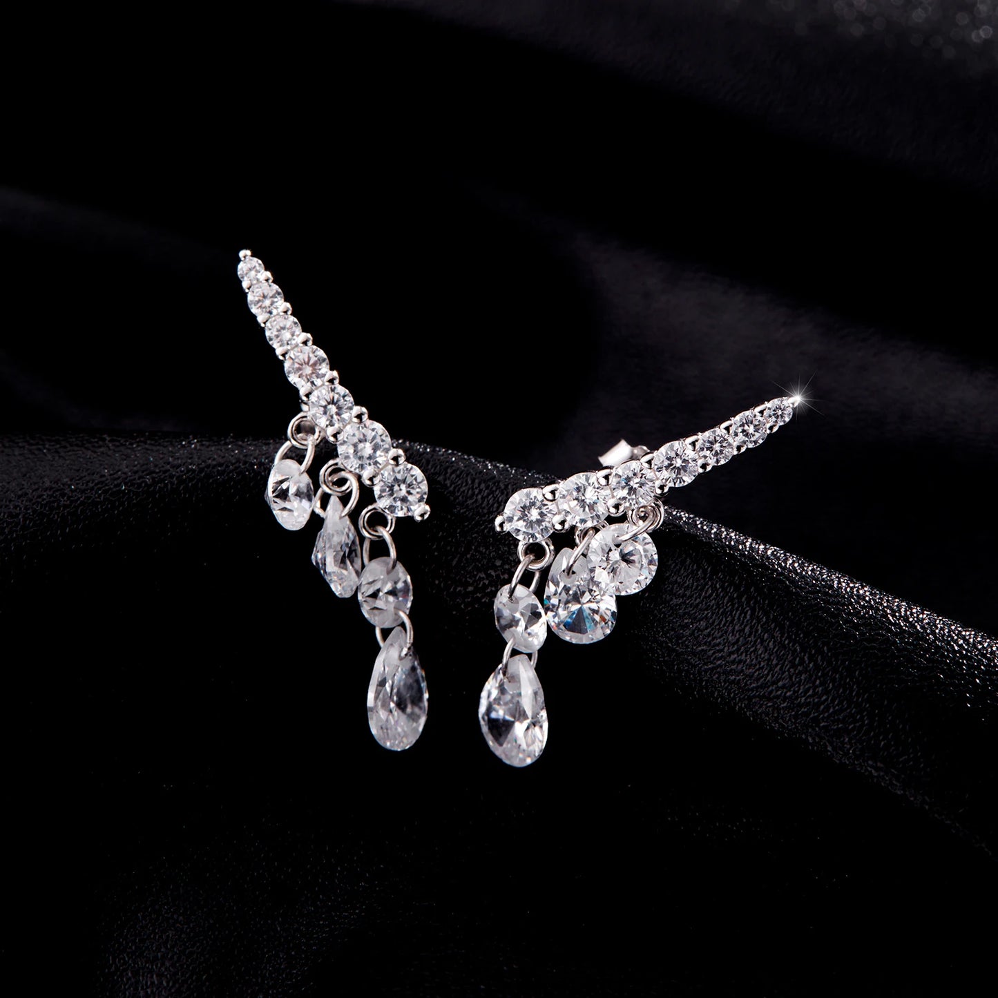 Pendientes MODIAN de plata de ley 925 con circonita cúbica brillante y diseño geométrico en forma de gota para mujer, joyería fina para bodas y compromisos.