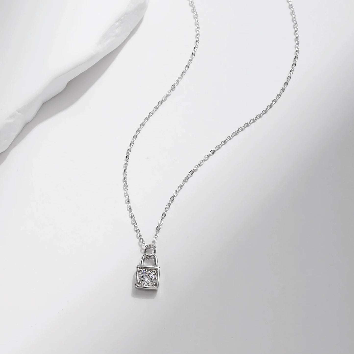 MODIAN 0.5 Carat D Color Moissanite Lock Pendant Necklace For Women 925 Sterling Silver Party Stackable Fine Jewelry With Boxes
