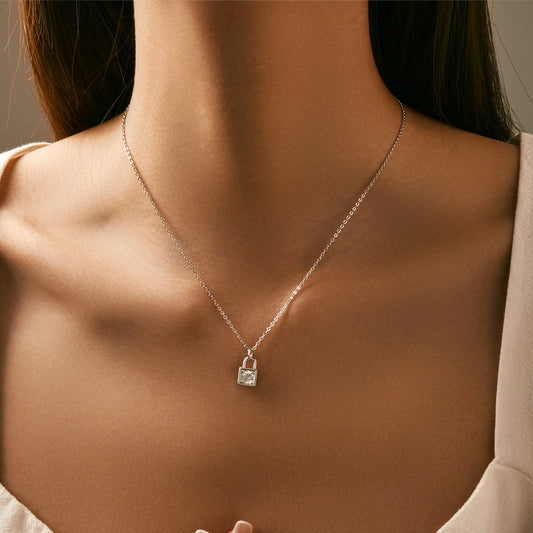 MODIAN 0.5 Carat D Color Moissanite Lock Pendant Necklace For Women 925 Sterling Silver Party Stackable Fine Jewelry With Boxes