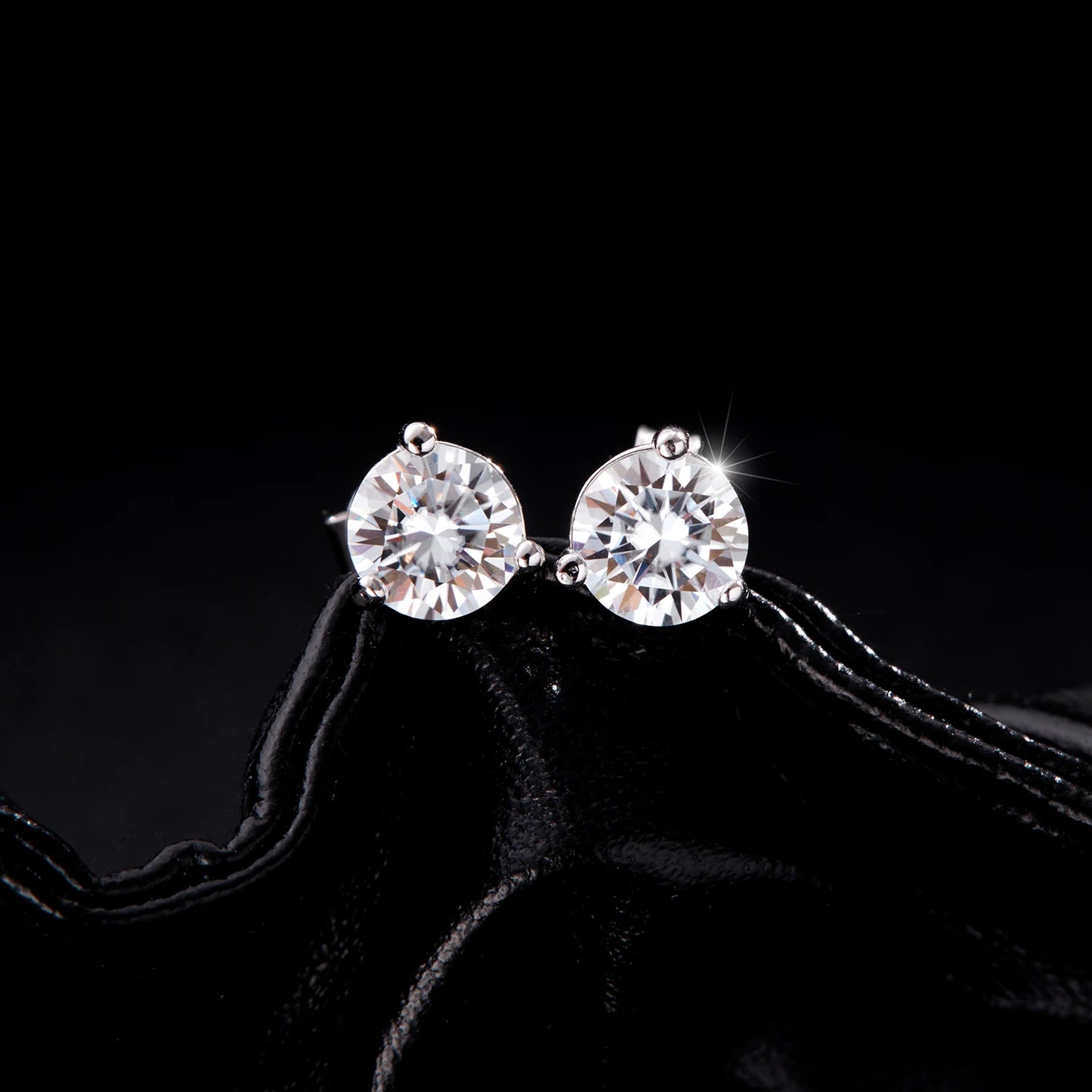 MODIAN D Color 1CT Moissanite Earrings 925 Sterling Silver Sparkling Three Prong Setting Stud Earrings For Women Wedding Jewelry