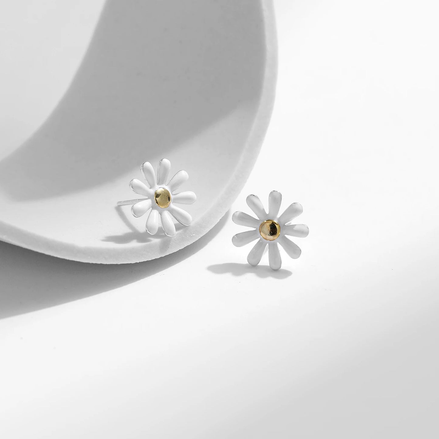 MODIAN 925 Sterling Silver Simple White Enamel Daisy Flowers Stud Earrings Classic Party Charm Silver Jewelry For Women Gifts
